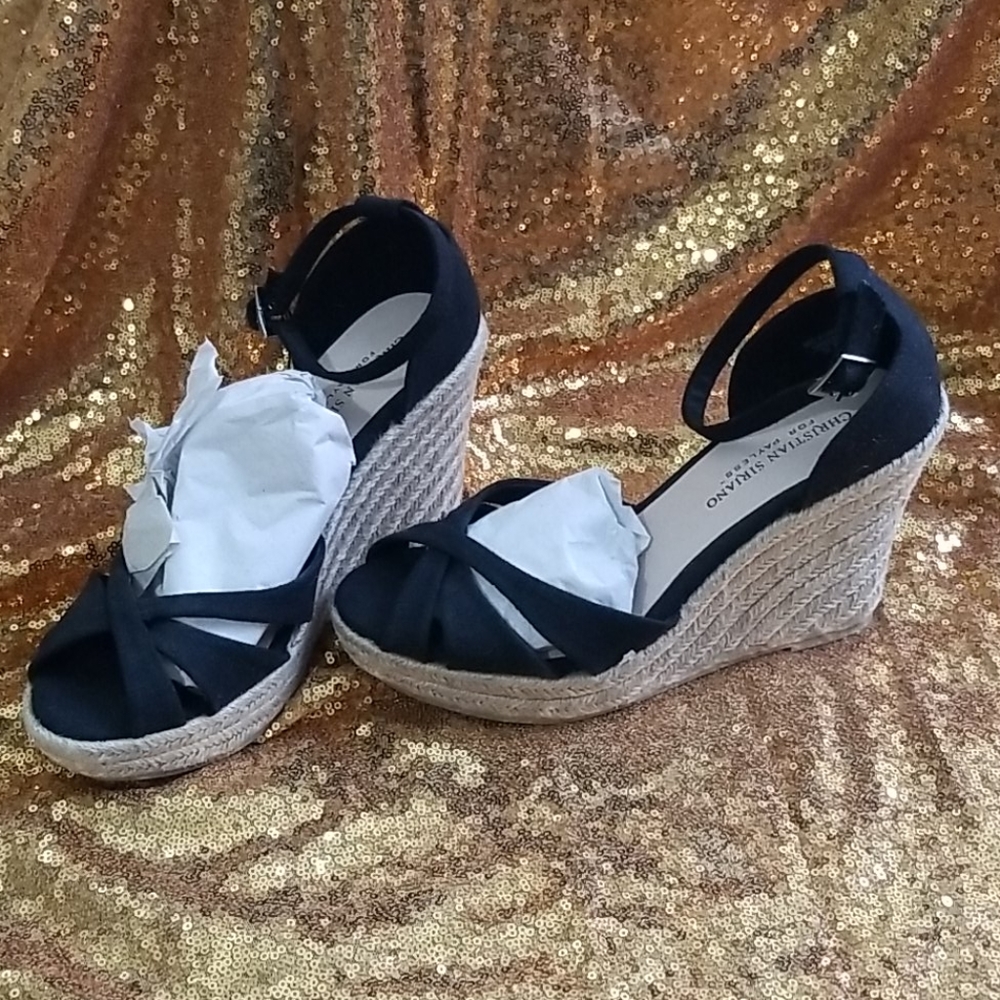 Black wedges